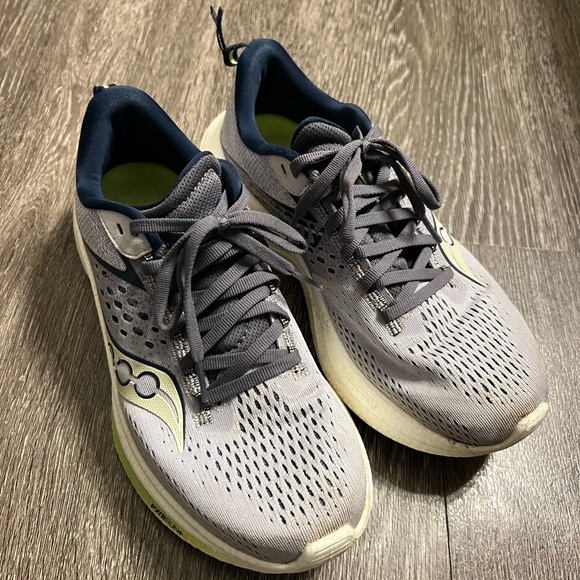 Saucony running shoes - Picture 2 of 5